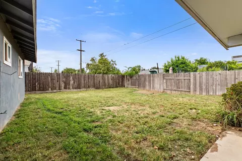 Exterior - 900 Snead Dr, Modesto, CA 95351 photo 2 of 4