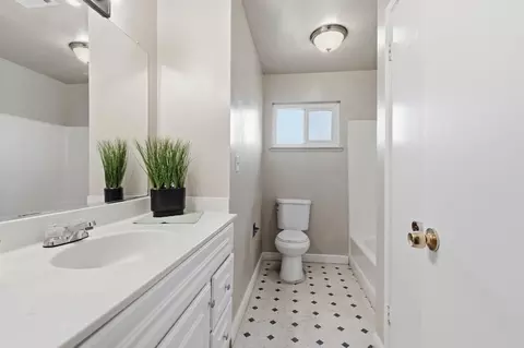 Bath - 900 Snead Dr, Modesto, CA 95351 photo 1 of 3