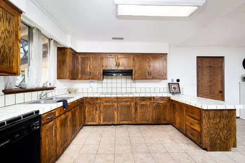 Kitchen - 6233 Silver Ridge Ln, Placerville, CA 95667 photo 2 of 3