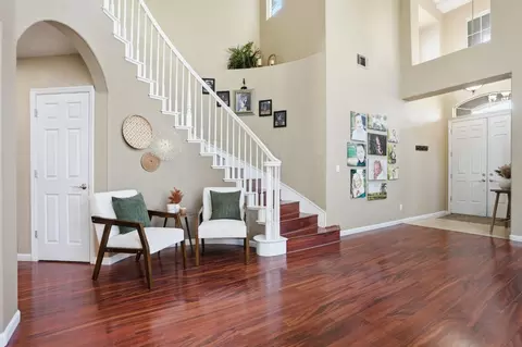 Entry Way - 2305 Paper Bark Ct, Modesto, CA 95355 photo 2 of 11