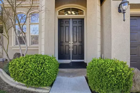Entry Way - 2305 Paper Bark Ct, Modesto, CA 95355 photo 1 of 11