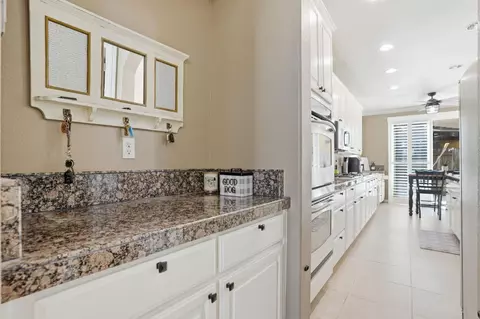 Entry Way - 2305 Paper Bark Ct, Modesto, CA 95355 photo 5 of 11