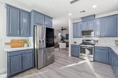 3017 Village Park Dr, Roseville, CA 95747
