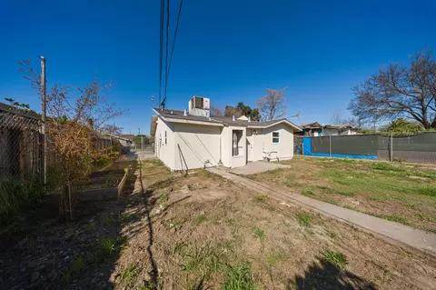 Exterior - 408 Thrasher Ave, Modesto, CA 95354 photo 5 of 8