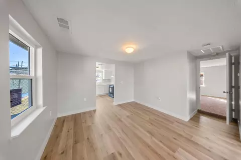 Living - 408 Thrasher Ave, Modesto, CA 95354 photo 2 of 5