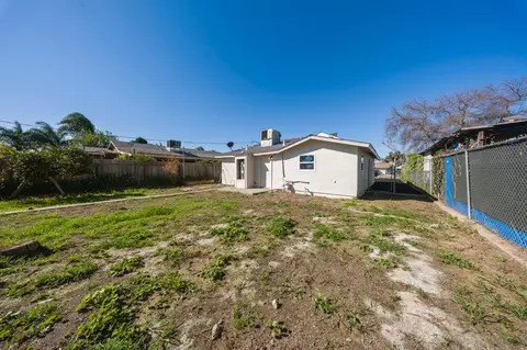 Exterior - 408 Thrasher Ave, Modesto, CA 95354 photo 6 of 8