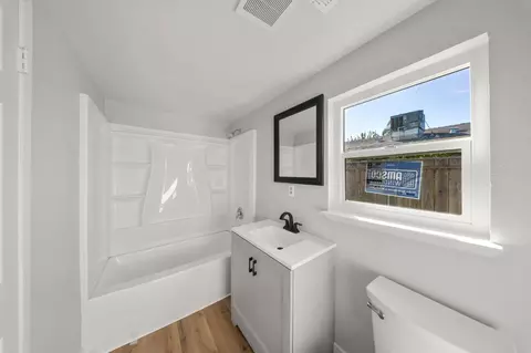 Bath - 408 Thrasher Ave, Modesto, CA 95354 photo 1 of 1