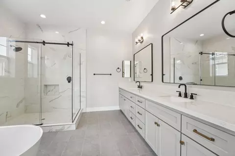 Bath - 2680 Bay View Dr, Seaside, CA 93955 photo 4 of 4