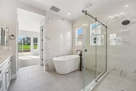 Bath - 2680 Bay View Dr, Seaside, CA 93955 photo 3 of 4