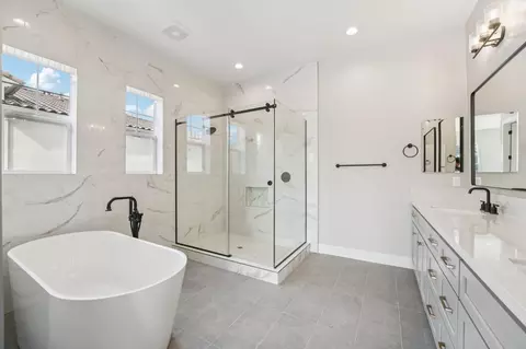 Bath - 2680 Bay View Dr, Seaside, CA 93955 photo 2 of 4