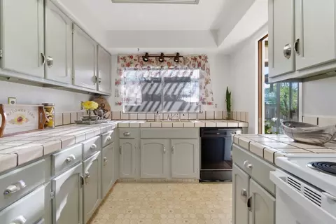 930 Kapareil Dr, Tracy, CA 95376 photo 10