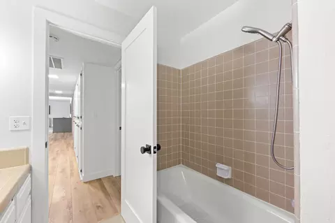 Bath - 2965 Marco Way, Carmichael, CA 95608 photo 3 of 5