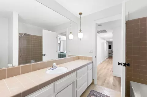 Bath - 2965 Marco Way, Carmichael, CA 95608 photo 2 of 5