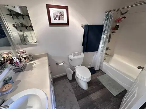 Bath - 813 Barcelona Ave, Davis, CA 95616 photo 1 of 2