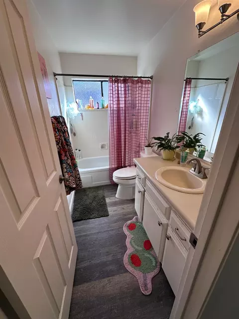 Bath - 813 Barcelona Ave, Davis, CA 95616 photo 2 of 2
