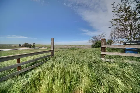 Exterior - 17164 Keyes Rd, Snelling, CA 95369 photo 7 of 28