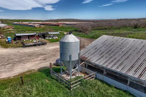Exterior - 17164 Keyes Rd, Snelling, CA 95369 photo 5 of 28