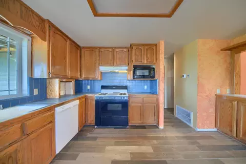 Kitchen - 17164 Keyes Rd, Snelling, CA 95369 photo 1 of 1