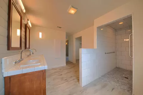 Bath - 17164 Keyes Rd, Snelling, CA 95369 photo 5 of 6