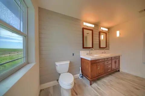 Bath - 17164 Keyes Rd, Snelling, CA 95369 photo 4 of 6