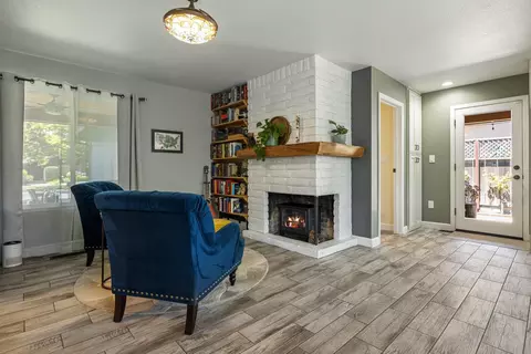 Entry Way - 3712 Corte Madera Ave, Modesto, CA 95356 photo 4 of 9