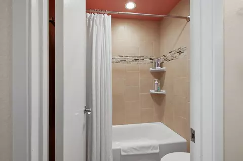 Bath - 1330 Antelope Ave #27, Davis, CA 95616 photo 3 of 3