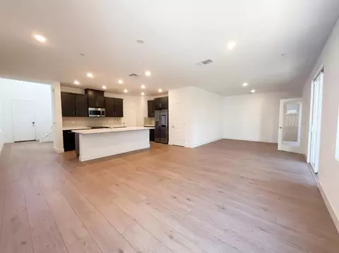 441 N Paso Robles Dr, Tracy, CA 95391 photo 3
