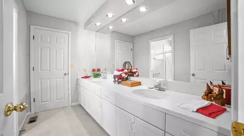 Bath - 2479 Macarthur, Lodi, CA 95242 photo 1 of 5