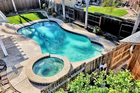 Exterior - 433 Sanderling Dr, Patterson, CA 95363 photo 5 of 12