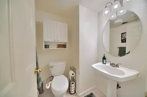 Bath - 433 Sanderling Dr, Patterson, CA 95363 photo 1 of 5