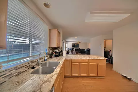Kitchen - 433 Sanderling Dr, Patterson, CA 95363 photo 4 of 4