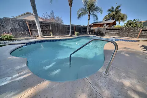 Exterior - 433 Sanderling Dr, Patterson, CA 95363 photo 9 of 12