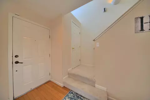 Entry Way - 433 Sanderling Dr, Patterson, CA 95363 photo 5 of 8