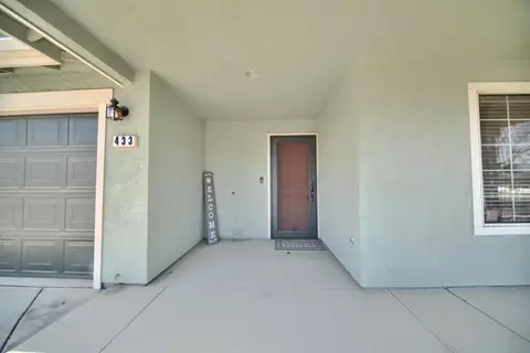 Exterior - 433 Sanderling Dr, Patterson, CA 95363 photo 2 of 12
