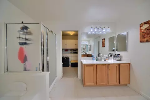 Bath - 433 Sanderling Dr, Patterson, CA 95363 photo 5 of 5
