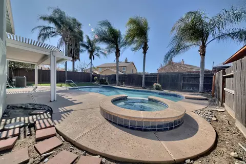 Exterior - 433 Sanderling Dr, Patterson, CA 95363 photo 7 of 12