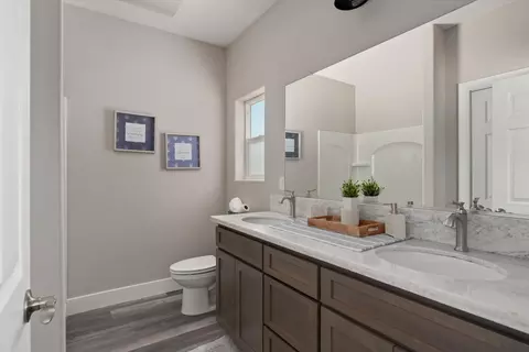 Bath - 2985 11th St, Biggs, CA 95917 photo 2 of 3