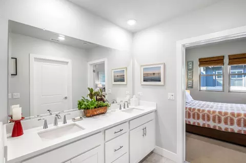 Bath - 1661 Spring St #433, Davis, CA 95616 photo 1 of 6