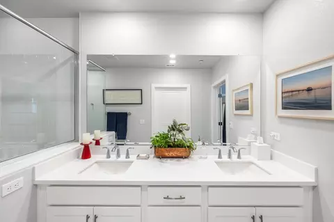 Bath - 1661 Spring St #433, Davis, CA 95616 photo 2 of 6