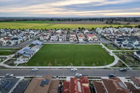 View/Area - 1661 Spring St #433, Davis, CA 95616 photo 4 of 14