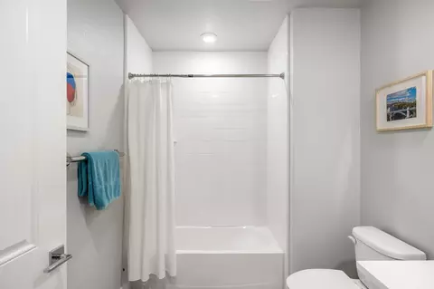 Bath - 1661 Spring St #433, Davis, CA 95616 photo 6 of 6