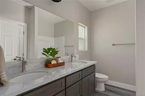 Bath - 2981 11th St, Biggs, CA 95917 photo 2 of 3