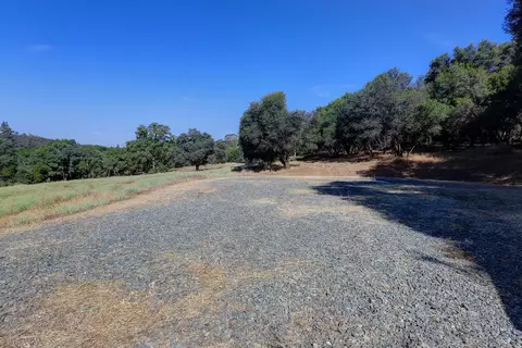 10050 Pineapple Ct, Grass Valley, CA 95949 photo 3