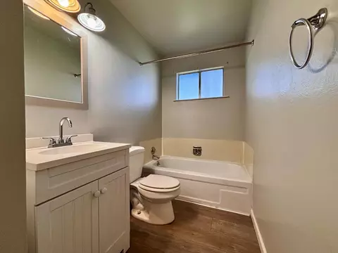 Bath - 111 Patterson Ave, Loyalton, CA 96118 photo 1 of 3