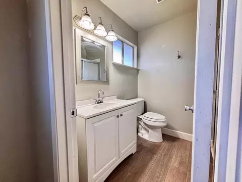 Bath - 111 Patterson Ave, Loyalton, CA 96118 photo 2 of 3