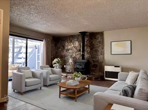 Living - 111 Patterson Ave, Loyalton, CA 96118 photo 3 of 9