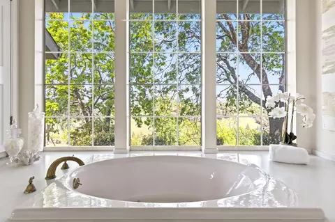 Bath - 16029 Butte Mountain Rd, Jackson, CA 95642 photo 2 of 5