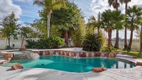 9624 Gray Fox Ct, Oakdale, CA 95361