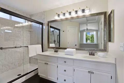 Bath - 512 Mockingbird Dr, Lodi, CA 95240 photo 2 of 4