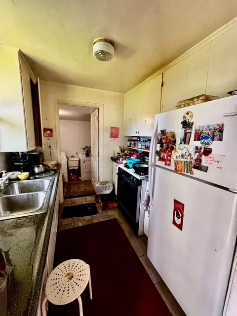 Kitchen - 557 E 1st Ave, Chico, CA 95926 photo 2 of 2